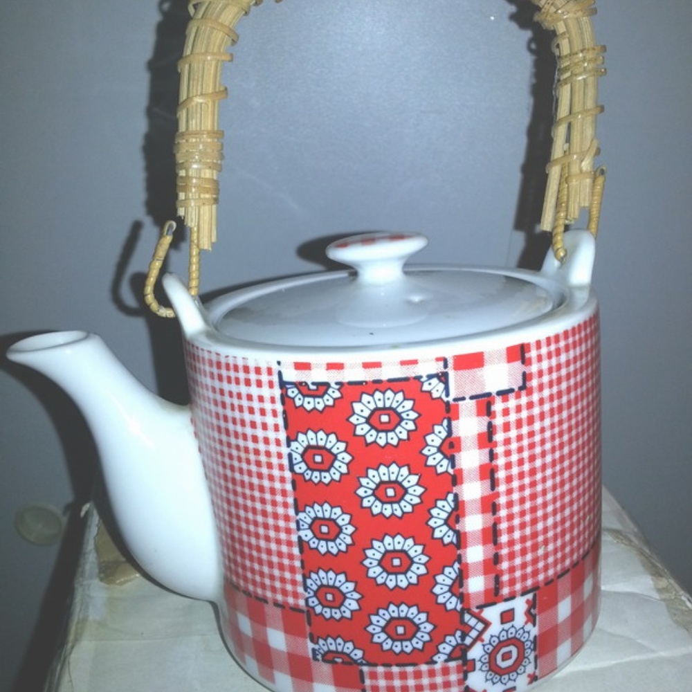 Vintage Tea pot Kettle w/ handle country theme